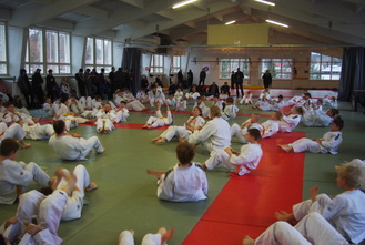 Alkulämmittely ennen iltapäivän otteluita